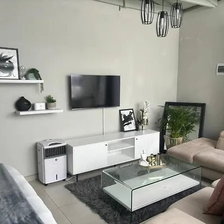 Cosy Nest 5 Min2Sandton City 2 Johannesburg Exterior photo