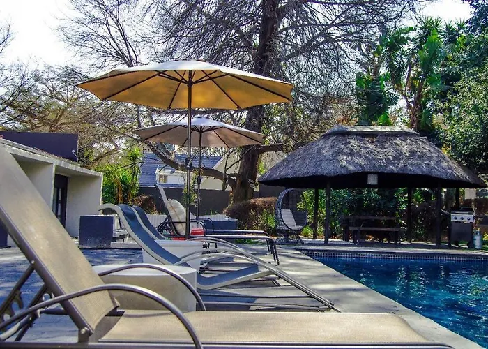 Cosy Nest 5 Min2Sandton City 2