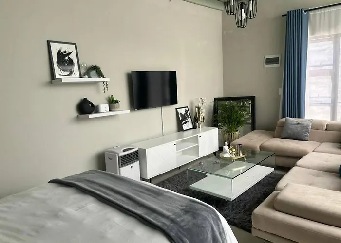 Cosy Nest 5 Min2Sandton City 2