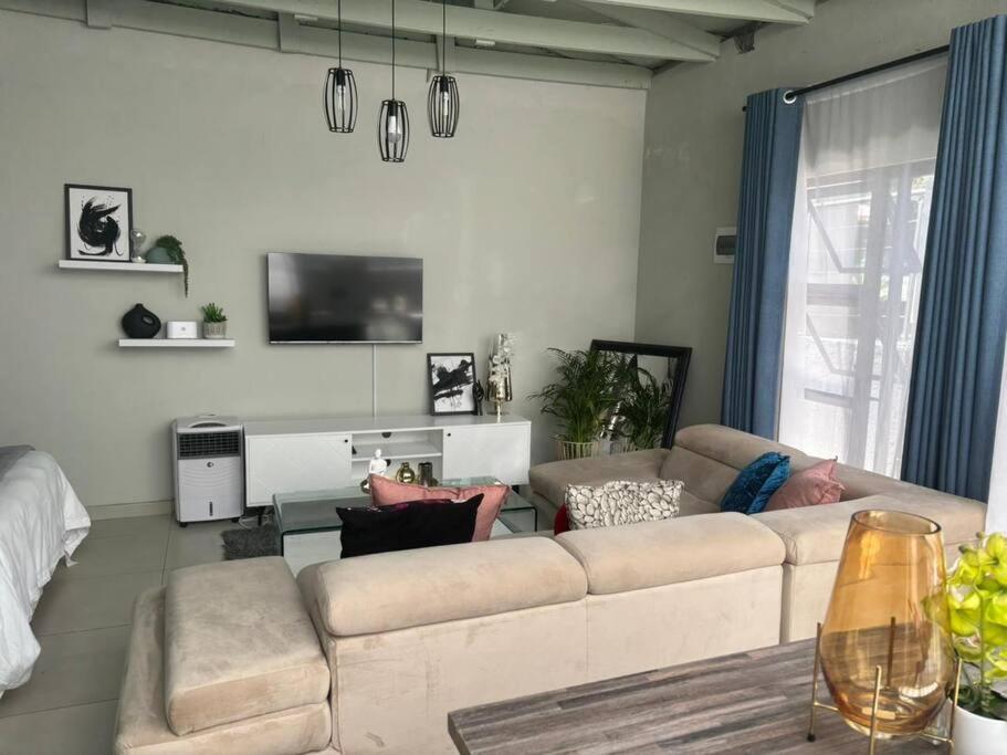 Apartamento Cosy Nest 5 Min2sandton 2 Joanesburgo