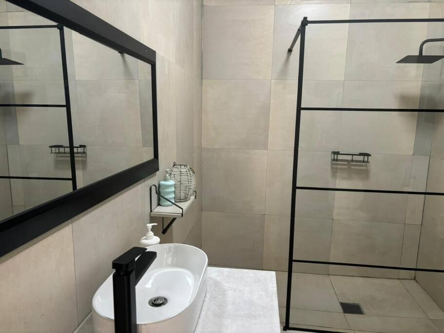 Cosy Nest 5 Min2sandton 2 Apartamento *