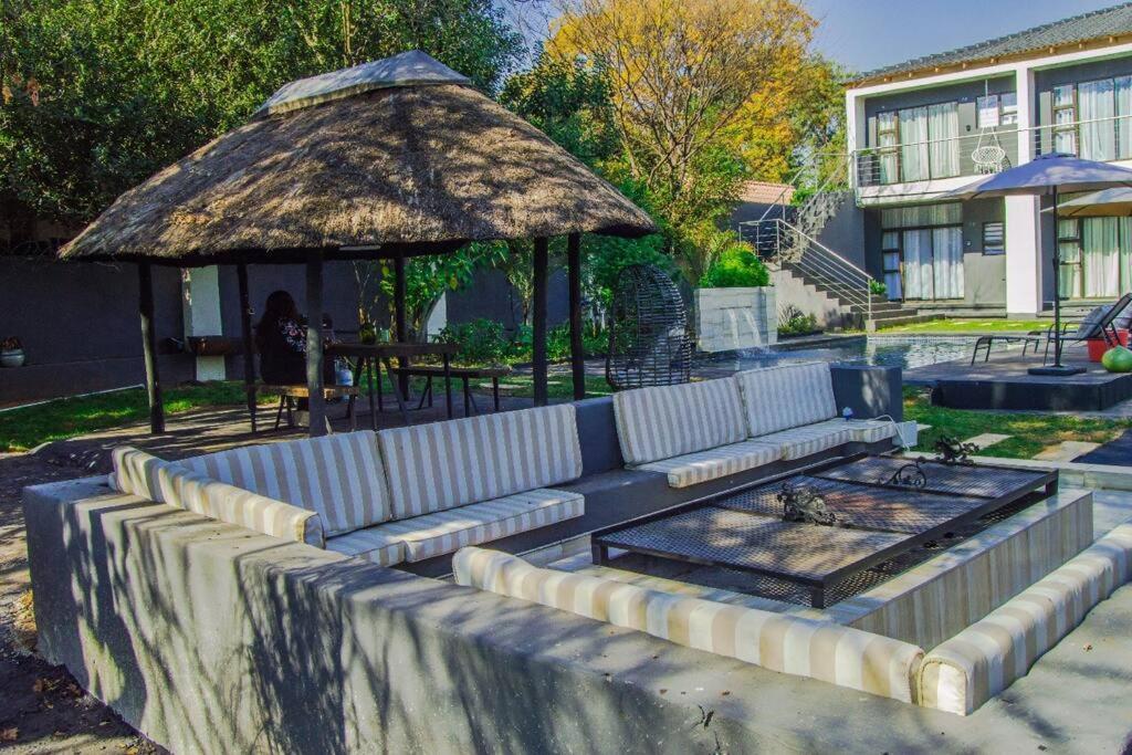 Apartment Cosy Nest 5 Min2sandton 2