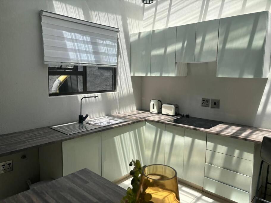 Apartamento Cosy Nest 5 Min2sandton 2 Joanesburgo