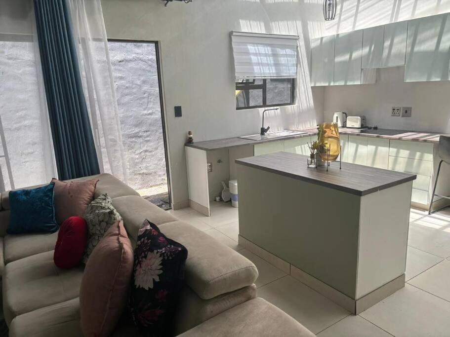 Cosy Nest 5 Min2sandton 2